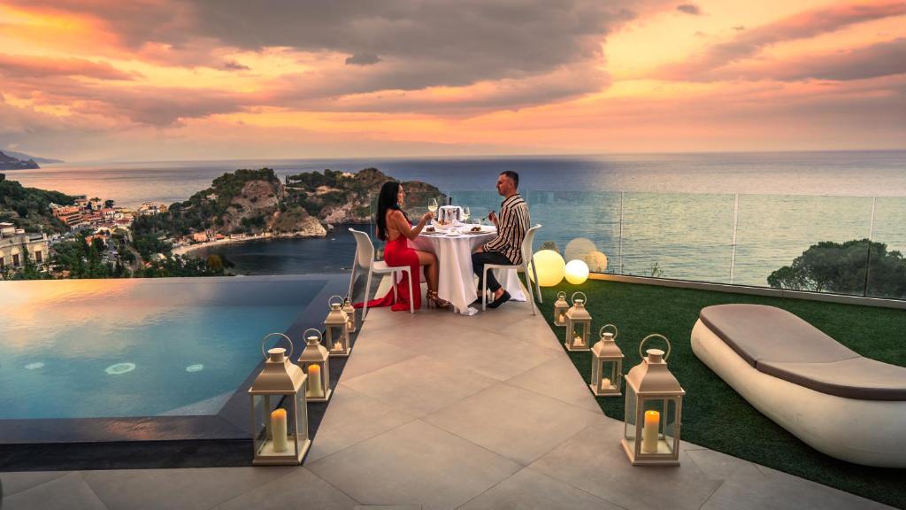 Cena Romantica con Jacuzzi Hotel Isola Bella Infinity Suites Taormina